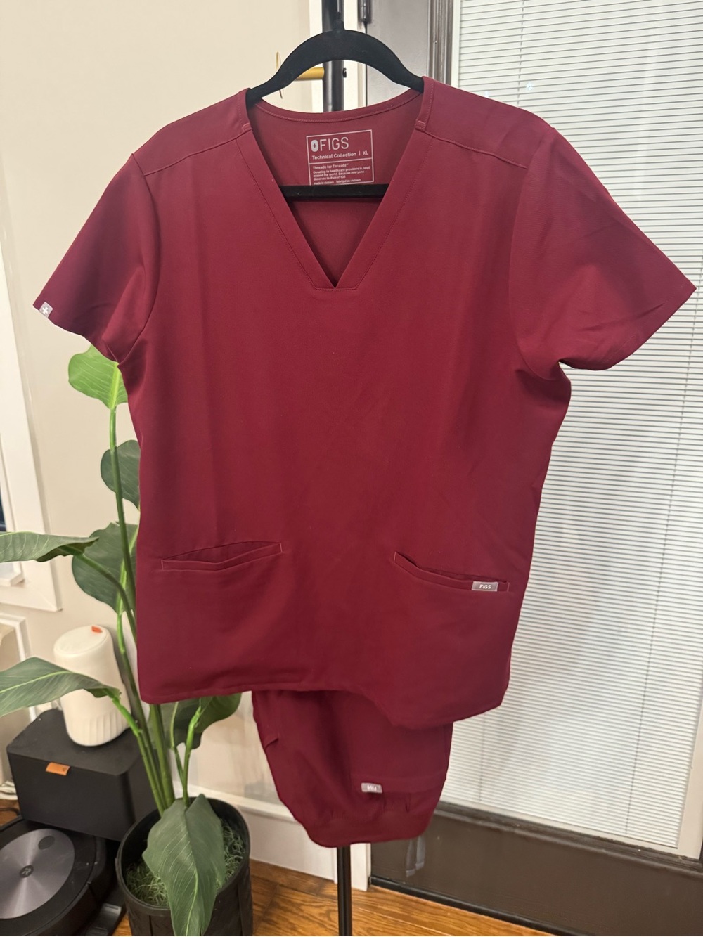 Figs Women's V-Neck Scrub Set in Burgundy